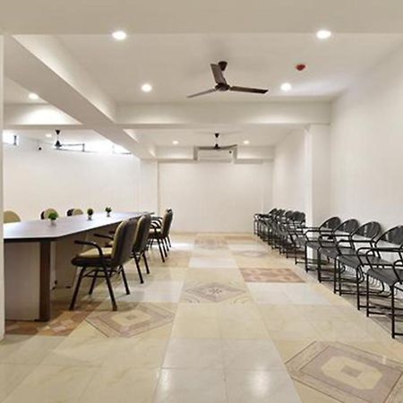 Fabhotel Siddharth Corporate - Vavol, Gandhinagar Buitenkant foto