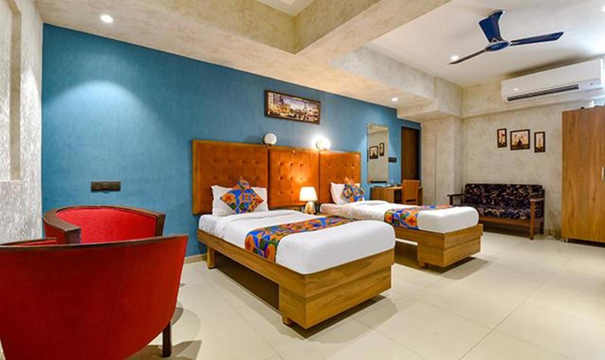 Fabhotel Siddharth Corporate - Vavol, Gandhinagar Buitenkant foto