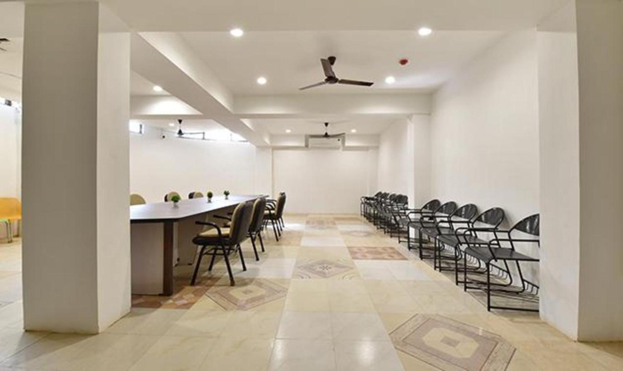 Fabhotel Siddharth Corporate - Vavol, Gandhinagar Buitenkant foto