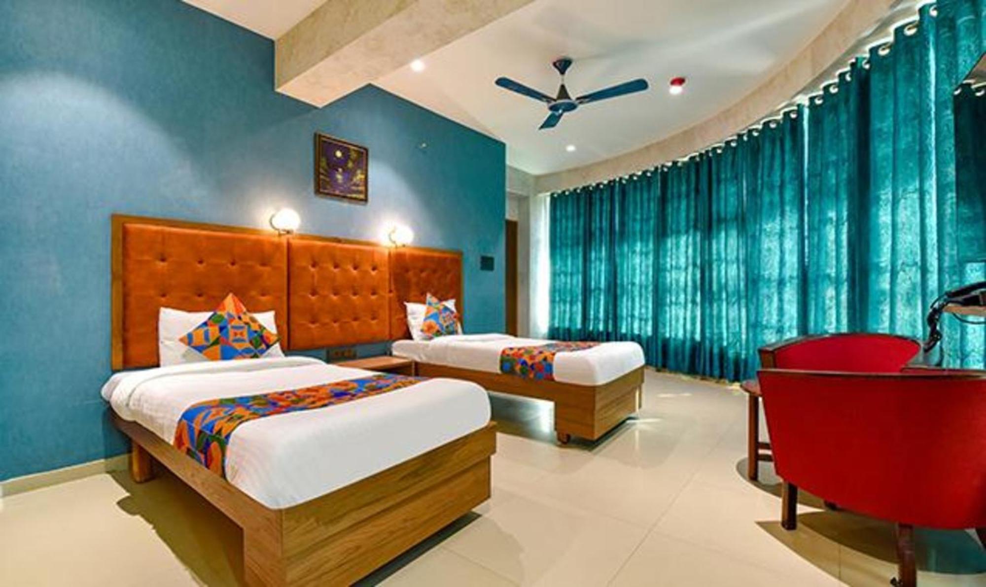 Fabhotel Siddharth Corporate - Vavol, Gandhinagar Buitenkant foto