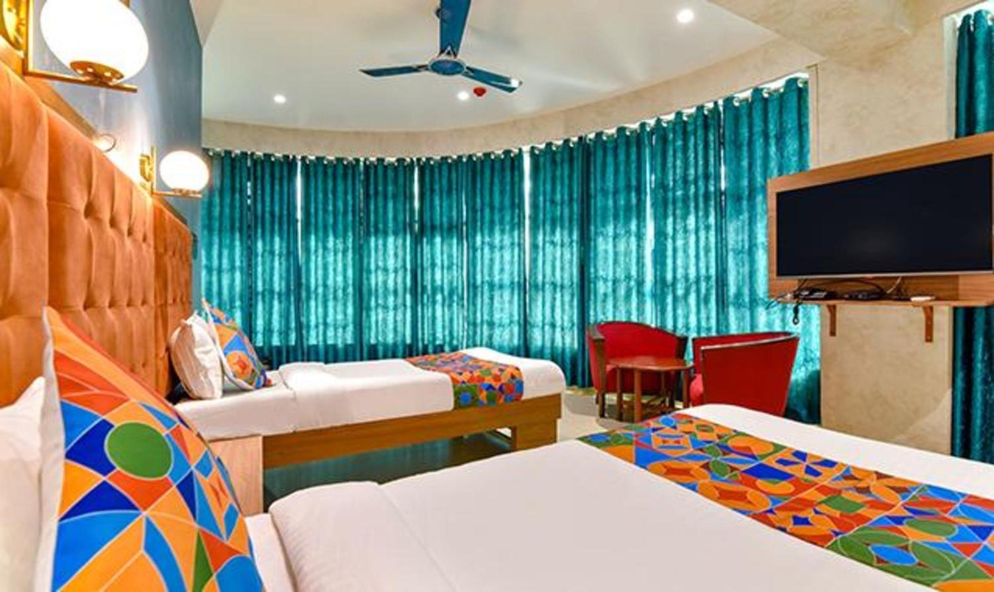 Fabhotel Siddharth Corporate - Vavol, Gandhinagar Buitenkant foto