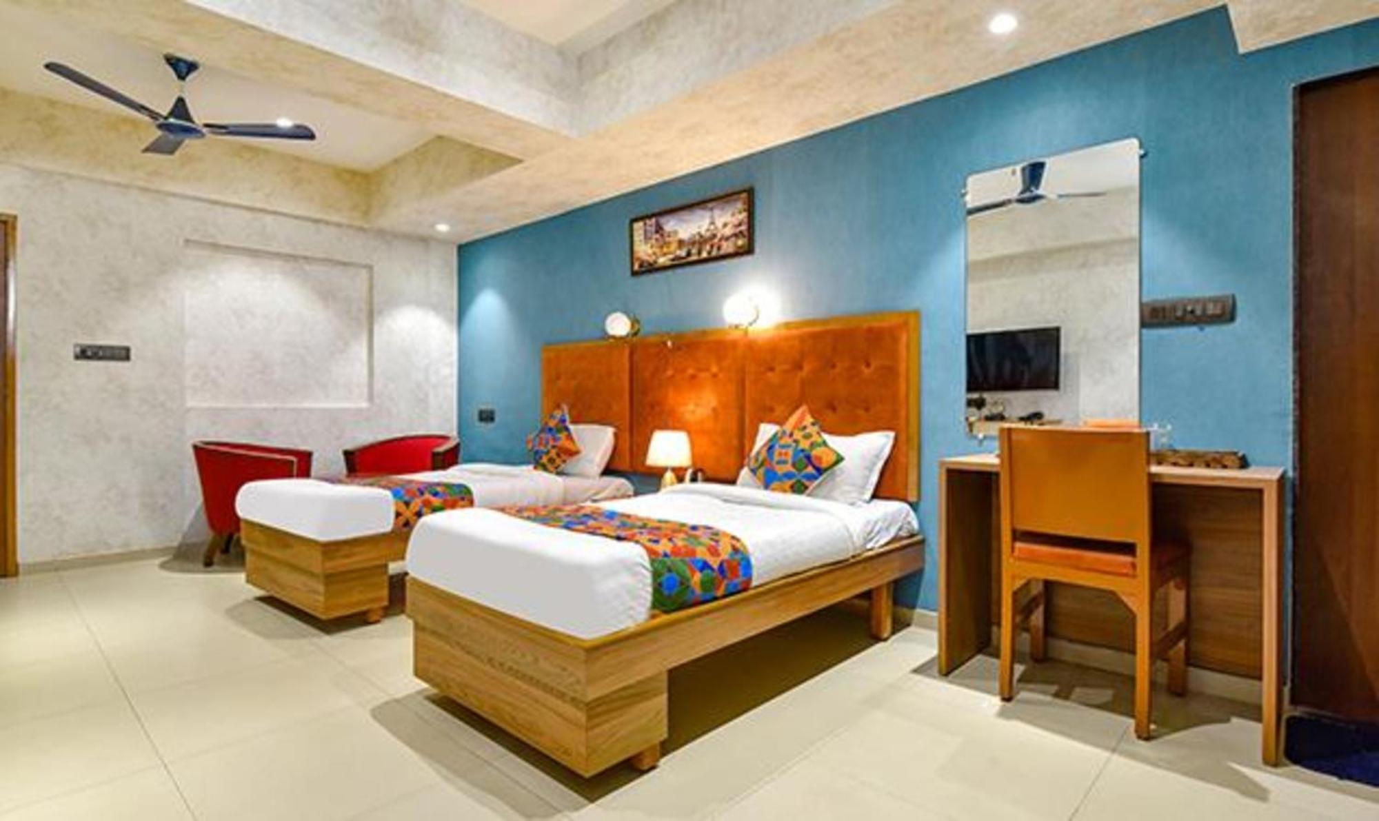 Fabhotel Siddharth Corporate - Vavol, Gandhinagar Buitenkant foto