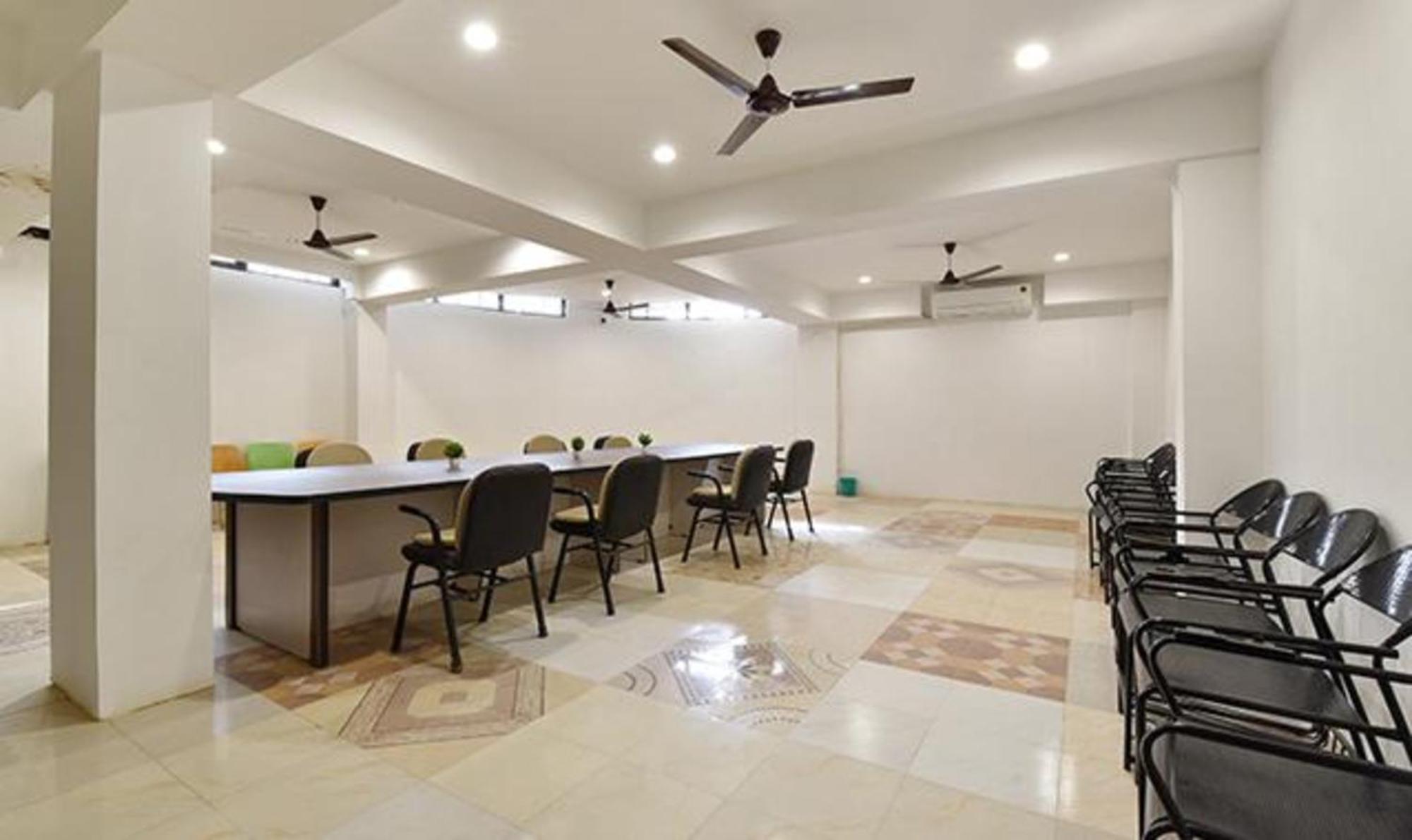 Fabhotel Siddharth Corporate - Vavol, Gandhinagar Buitenkant foto