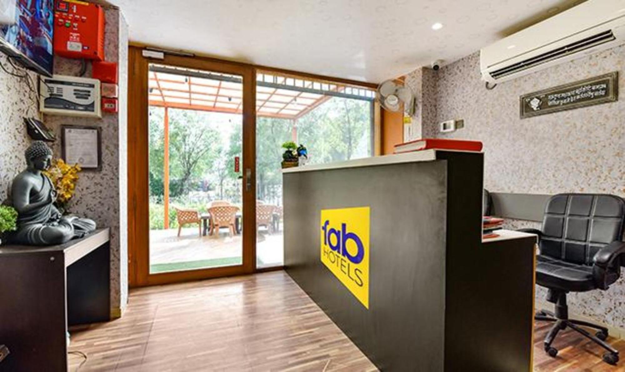 Fabhotel Siddharth Corporate - Vavol, Gandhinagar Buitenkant foto