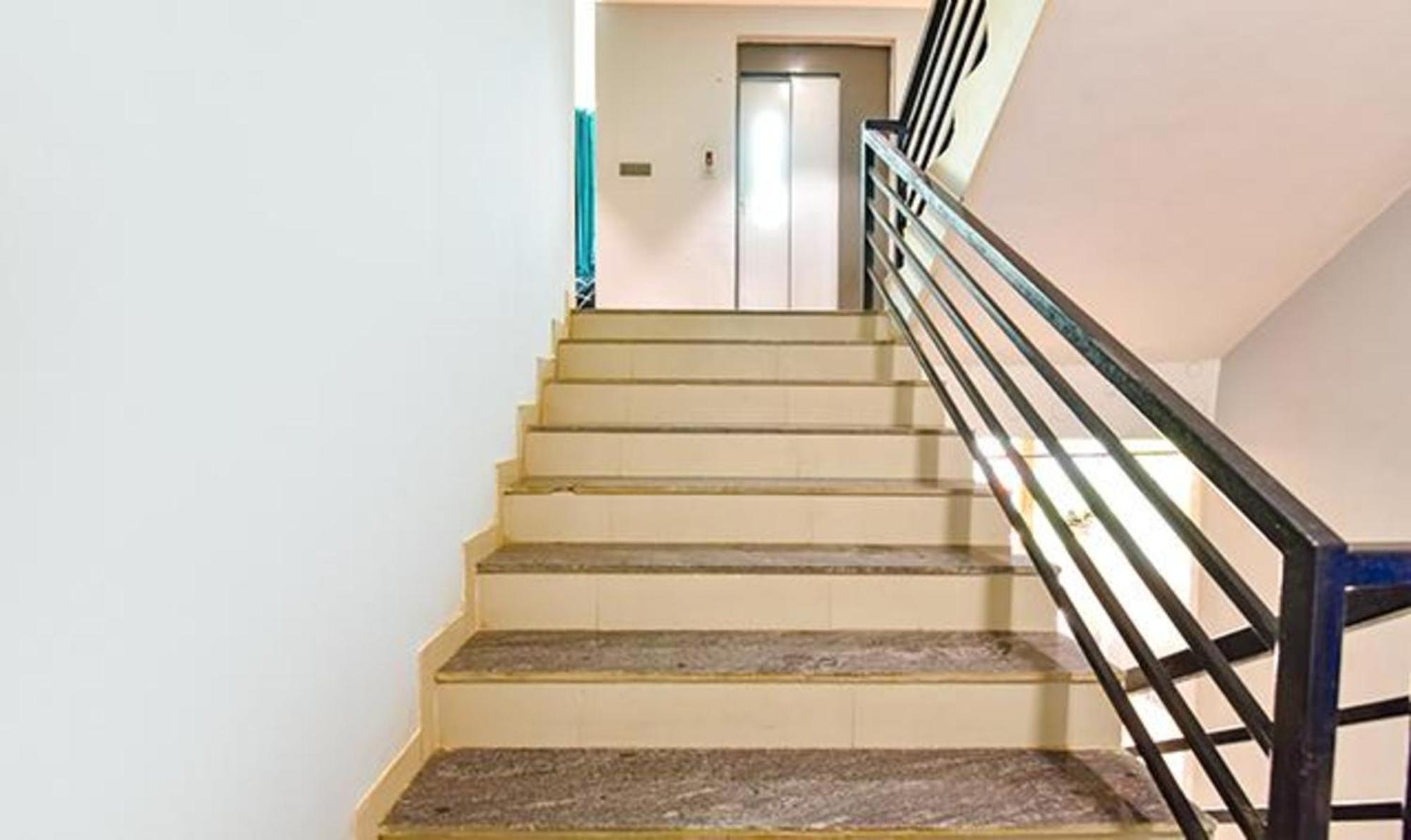 Fabhotel Siddharth Corporate - Vavol, Gandhinagar Buitenkant foto