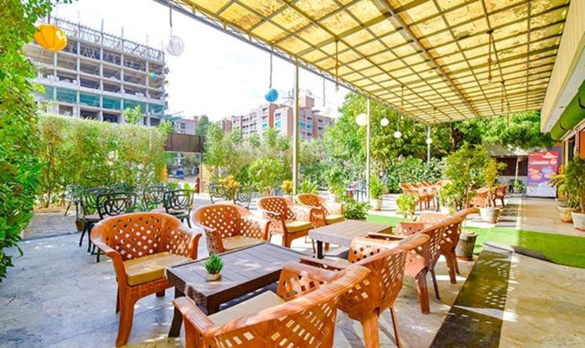 Fabhotel Siddharth Corporate - Vavol, Gandhinagar Buitenkant foto